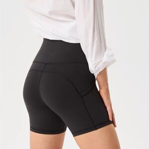 OFFLINE By Aerie The Hugger 5" Pocket Bike Short Hi-Rise SOFT, Size XS, Like New